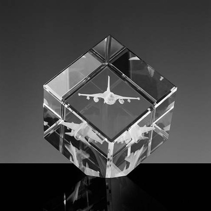 Samolot F16 wygrawerowany w kryształowej statuetce - GRAWER 3D