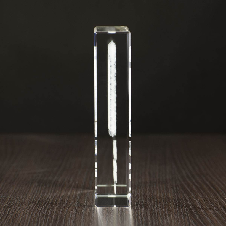 Prezent na rocznicę - zdjęcie w sercu złożonym z róż. Grawer w szkle