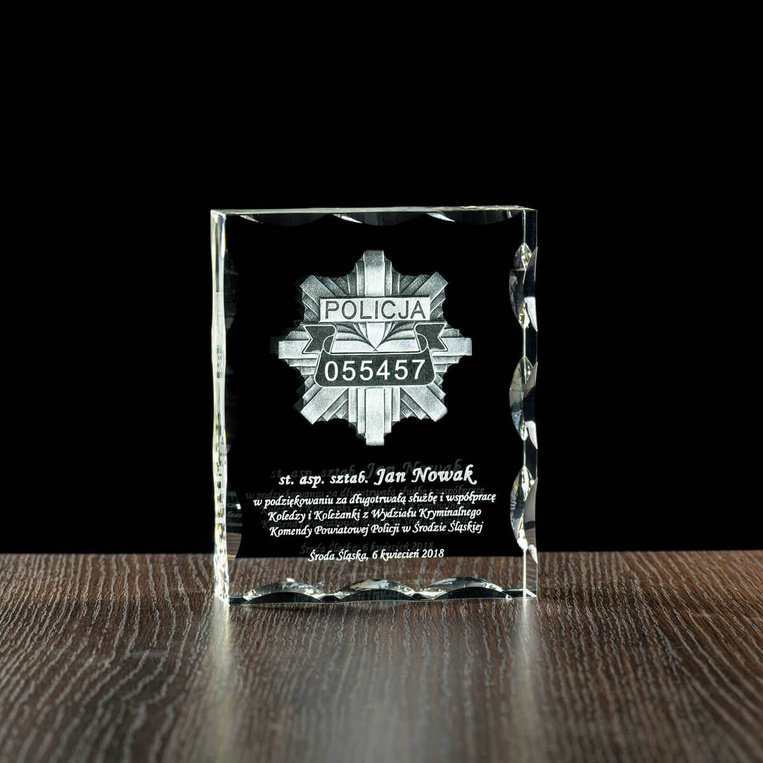 Pamiątka dla policjanta z okazji odejścia na emeryturę - odznaka 3D