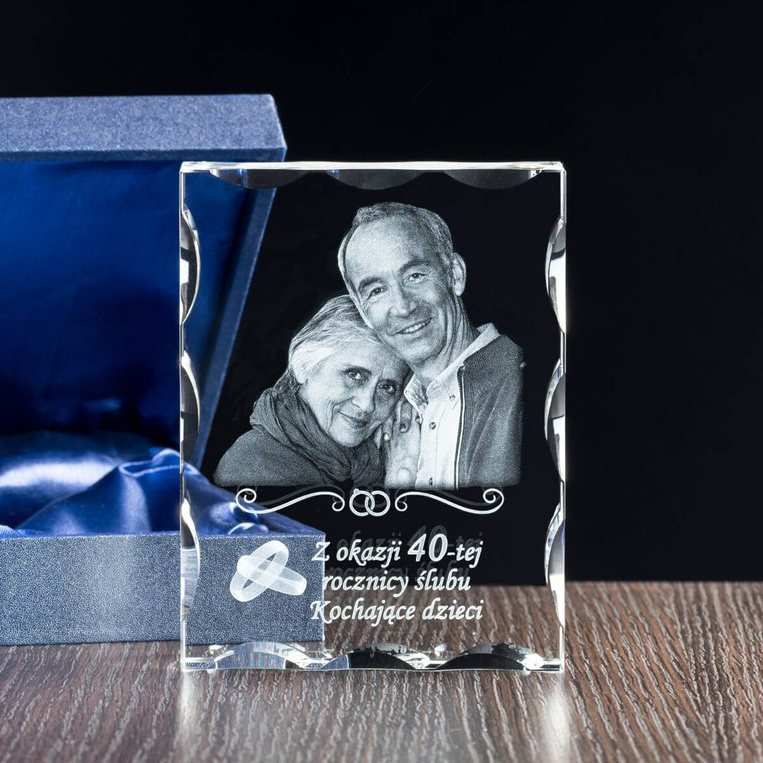 Statuetka kryształowa z grawerem zdjęcia 2D i dedykacją – prezent na rocznicę ślubu