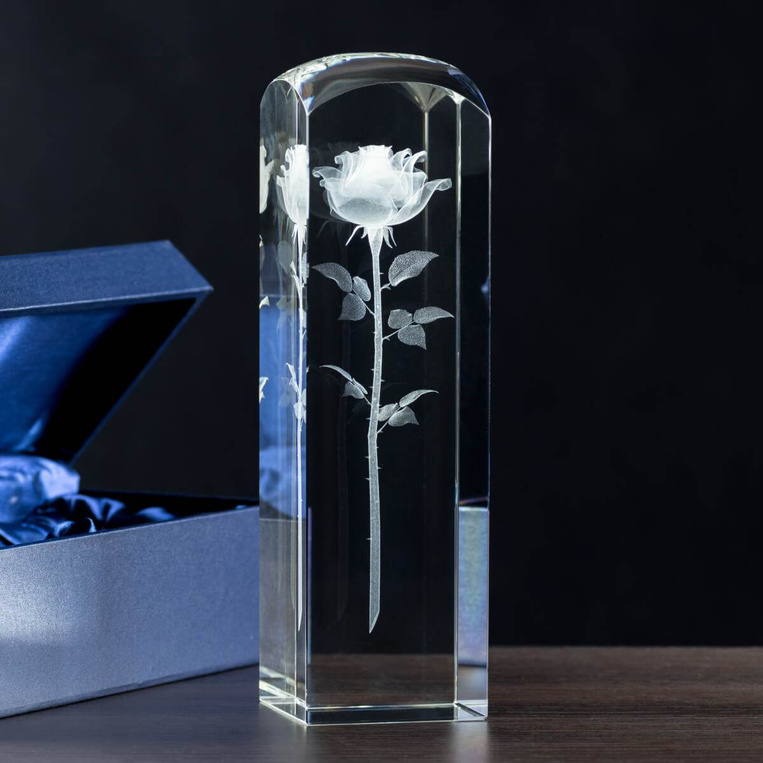 Prezent dla Mamy - Róża 3D z dedykacją w dużej statuetce 220x65x65 mm