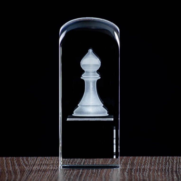 Kryształowa statuetka - nagroda za zajęcie III miejsca, goniec 3D