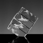 Samolot F16 wygrawerowany w kryształowej statuetce - GRAWER 3D