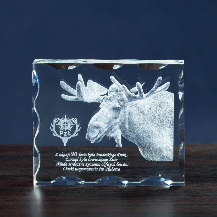 Łoś 3D w krysztale – statuetka dla myśliwego w eleganckim etui