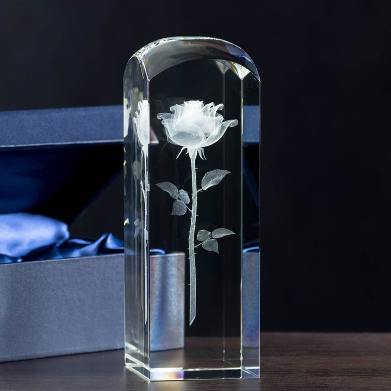 Prezent na ślub - Róża 3D z dedykacją w średniej kolumnie 190x65x65 mm