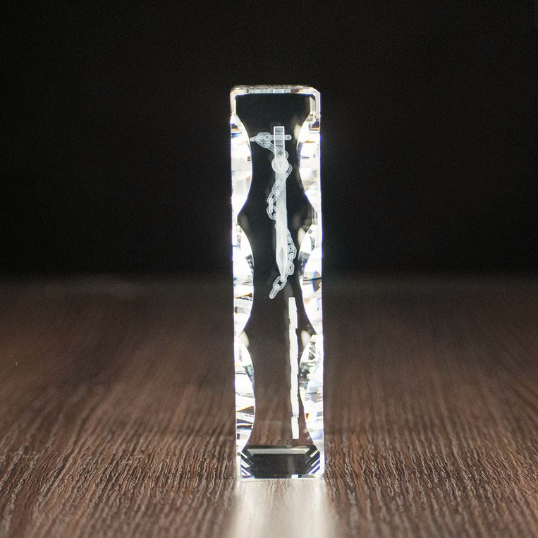 Kotwica 3D wygrawerowana w szklanej statuetce - JUBILEUSZ MARYNARZA