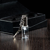 Kryształowy brelok z grawerem RÓŻA 3D dla dziewczyny