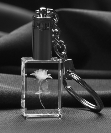 Brelok LED z Różą 3D - grawer wewnątrz szklanego breloka