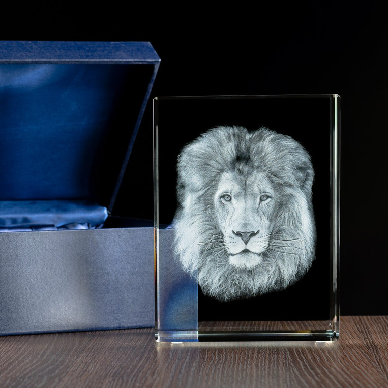 Fotolampka 3D Lew – kryształowa statuetka z grawerunkiem 3D i podstawką LED 200×150×100 mm