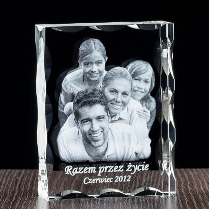 Prezent DLA MAMY - zdjęcie rodzinne w szklanej statuetce. Fotoprezent