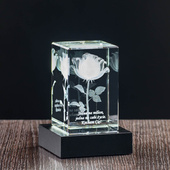 Szklana statuetka 3D z różą i dedykacją – prezent na walentynki lub rocznicę