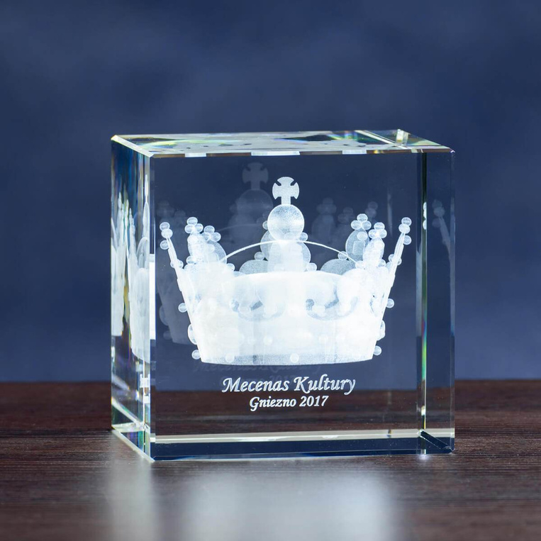 Kryształowy przycisk do papieru z koroną personalizowany dedykacją