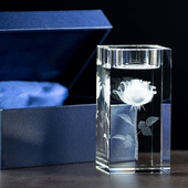 Róża 3D w kryształowym świeczniku z Twoją dedykacją. Etui w komplecie