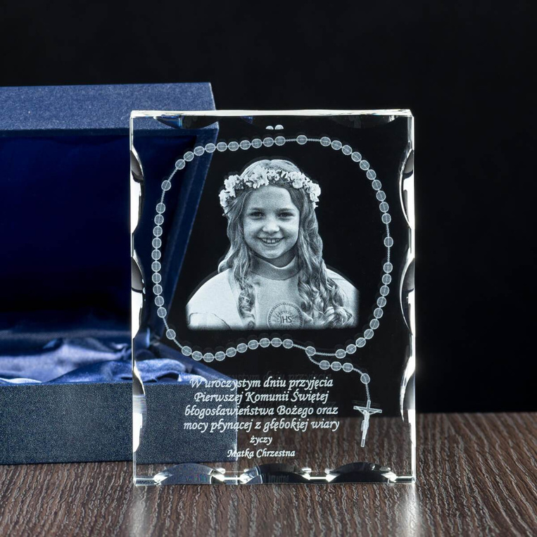 Zdjęcie otoczone trójwymiarowym różańcem oraz dedykacja!