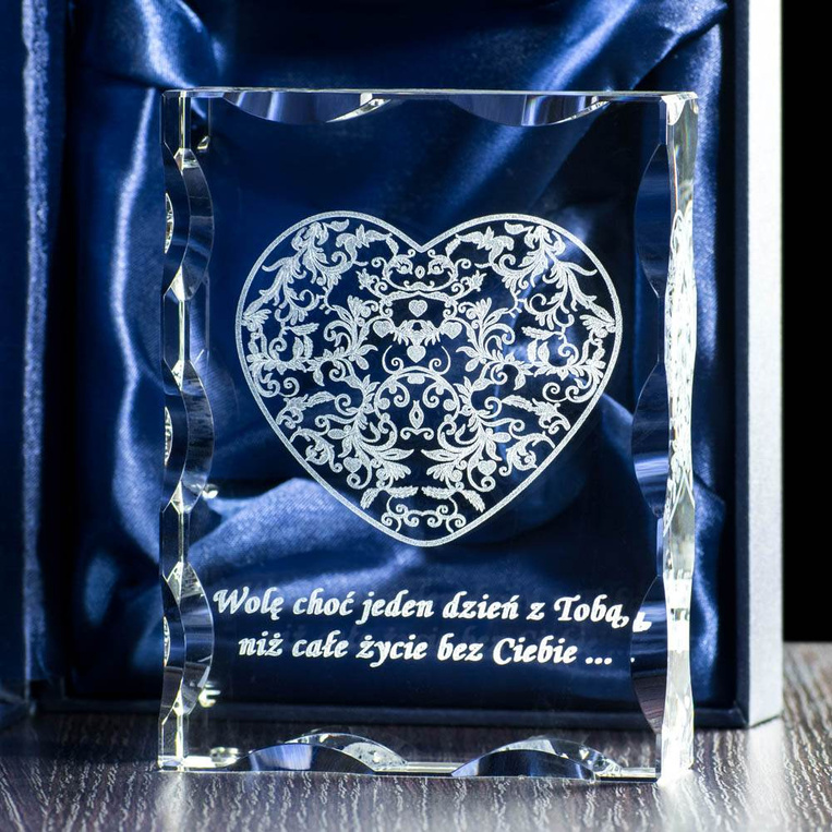 Ażurowe serce w ozdobnej statuetce - prezent dla ukochanej NA WALENTYNKI