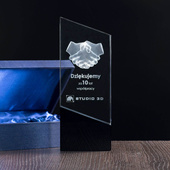 Kryształowe trofeum, podziękowanie za wieloletnią współpracę 