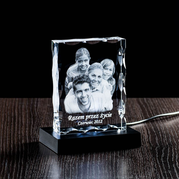 Fotokryształ - zdjęcie rodzinne w szkle na podstawce LED. NA ROCZNICĘ