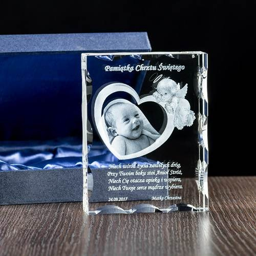 PAMIĄTKA CHRZTU - zdjęcie dziecka w sercu GRAWER W SZKLE