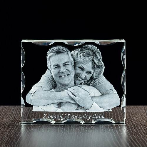Ozdobna statuetka szklana 3D – Pamiątka rocznicy ślubu z dedykacją