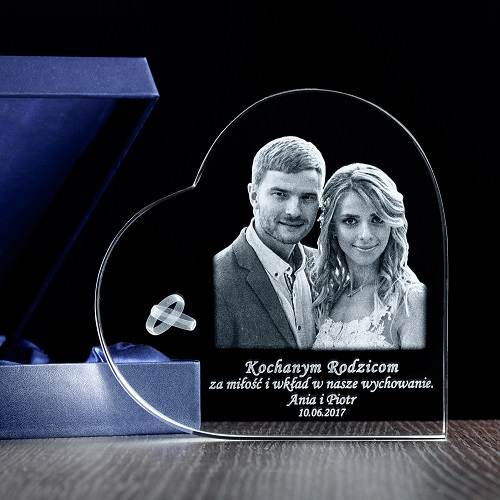 Statuetka kryształowa w kształcie serca – pamiątka rocznicy z dedykacją
