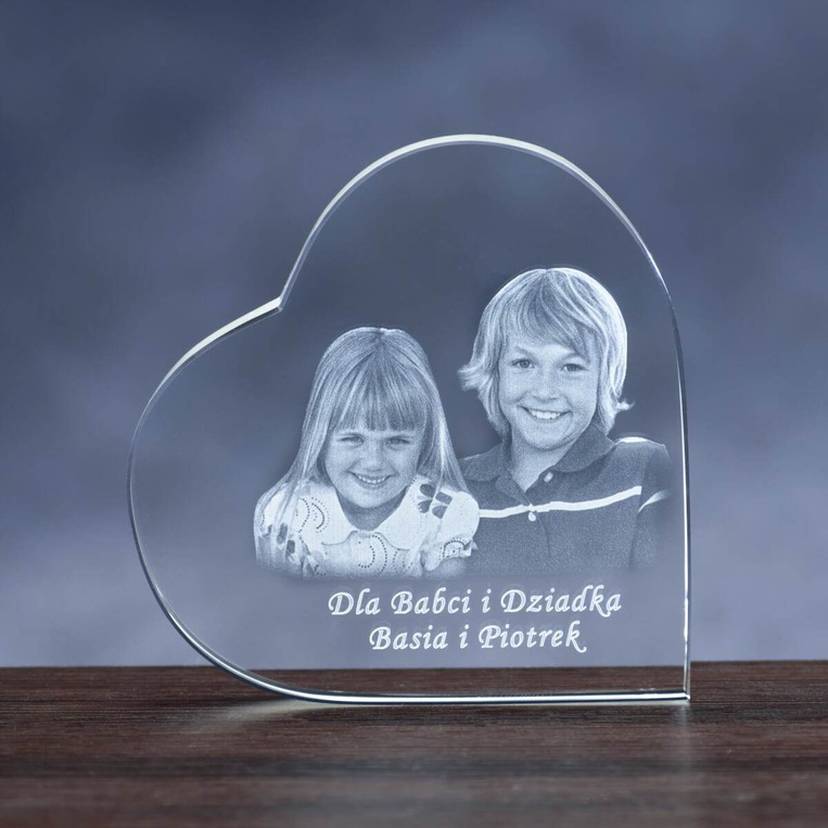 Prezent DLA DZIADKÓW - kryształowe serce (110x110 mm) i zdjęcie w grawerem 2D
