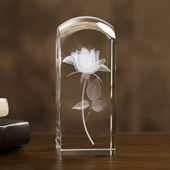 Róża 3D w dużej statuetce na prezent na Walentynki - kwiat który nie zwiędnie