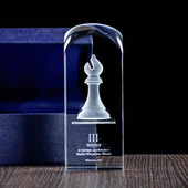 Kryształowa statuetka - nagroda za zajęcie III miejsca, goniec 3D