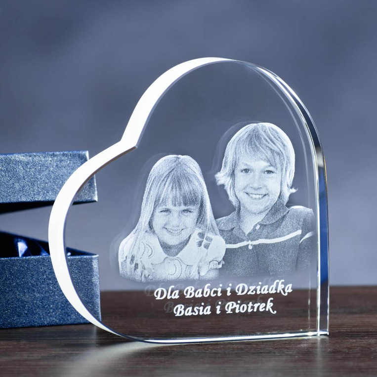 Prezent DLA DZIADKÓW - kryształowe serce (110x110 mm) i zdjęcie w grawerem 2D