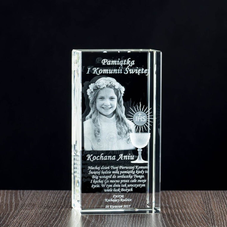 Duży kryształ z trójwymiarowym zdjęciem dziecka - Pamiątka I Komunii Św.