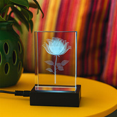 Szklana statuetka 3D z różą – romantyczny prezent na Walentynki Rocznicę