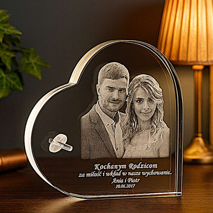 Statuetka kryształowa w kształcie serca – pamiątka rocznicy z dedykacją