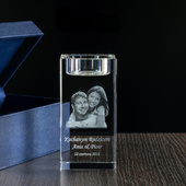 Personalizowany prezent dla rodziców - szklany świecznik ze zdjęciem młodej pary
