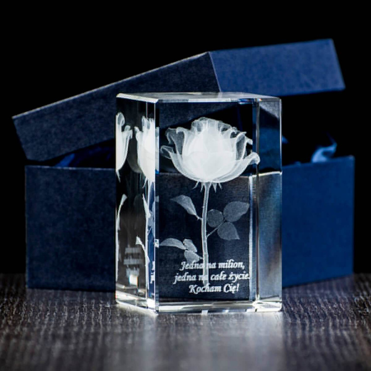 Prezent dla Taty - Róża 3D w małej statuetce 80x50x50 mm. Etui w komplecie