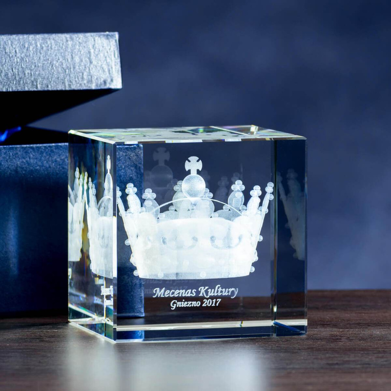 Kryształowy przycisk do papieru z koroną personalizowany dedykacją