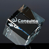 Firmowy prezent jubileuszowy - kryształowa statuetka wręczana na Gali