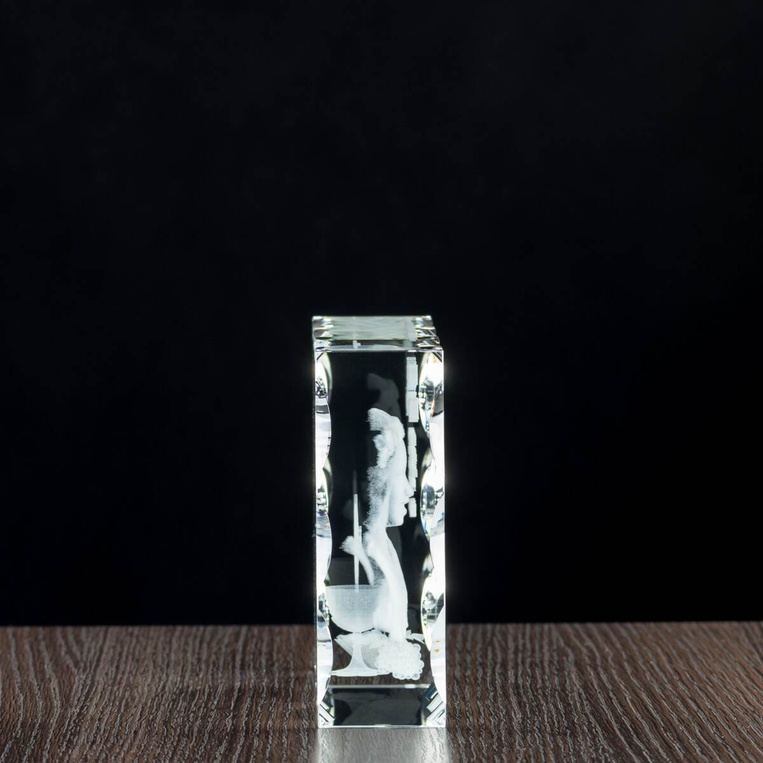 Trójwymiarowe zdjęcie wraz z dedykacją wewnątrz ozdobnego kryształu