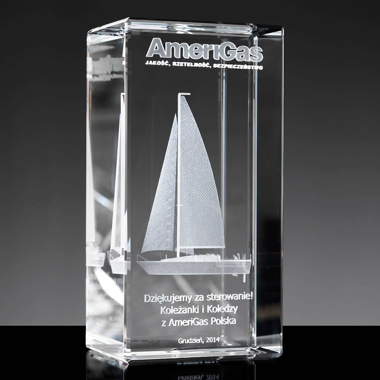 Prezent dla szefa - JACHT 3D grawer w okazałej statuetce z dedykacją