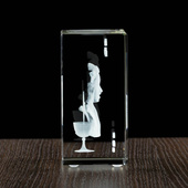 Zdjęcie 3D wygrawerowane w małej statuetce - Pamiątka komunijna