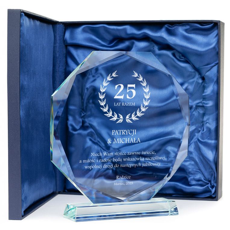 Szklana statuetka z grawerem na 25. rocznicę ślubu – prezent jubileuszowy