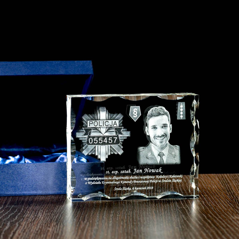 Podziękowania dla Policjanta 3D - odznaka i zdjęcie. Grawer w szkle