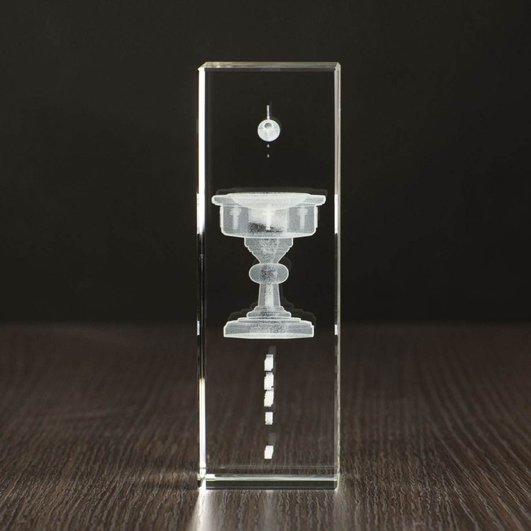 Pamiątka na Chrzciny - Chrzcielnica 3D wygrawerowana w kryształowej statuetce