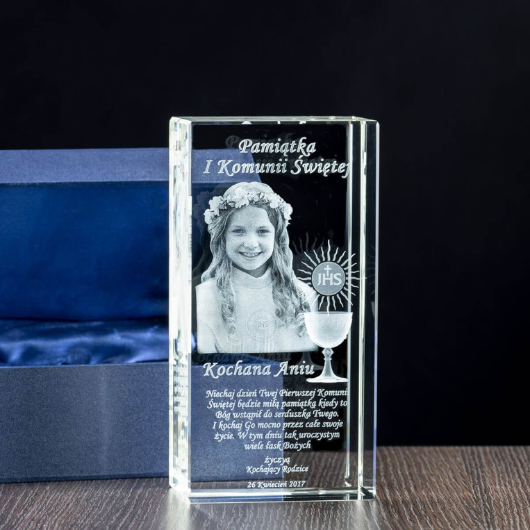 Duży kryształ z trójwymiarowym zdjęciem dziecka - Pamiątka I Komunii Św.