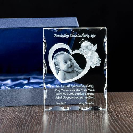 PAMIĄTKA CHRZTU - zdjęcie dziecka w sercu GRAWER W SZKLE