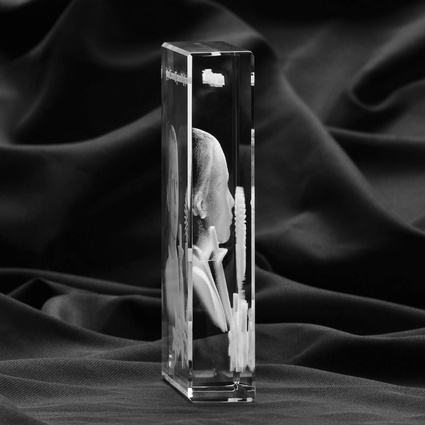 Pamiątka I Komunii Św. - zdjęcie 3D wygrawerowane w krysztale