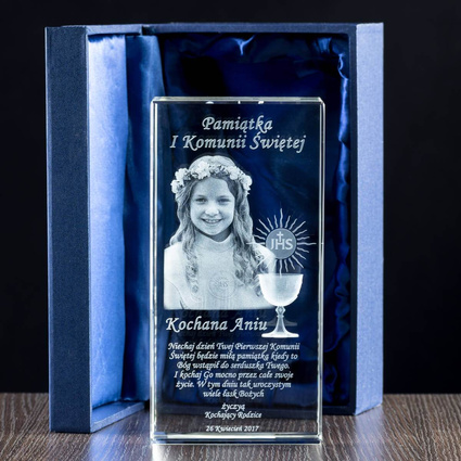 Duży kryształ z trójwymiarowym zdjęciem dziecka - Pamiątka I Komunii Św.