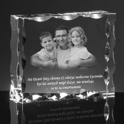 Prezent dla taty - zdjęcie 2D wygrawerowane w ozdobnej statuetce