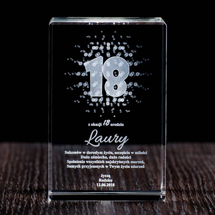 Prezent na osiemnaste urodziny - grawer w szkle. Statuetka kryształowa w etui