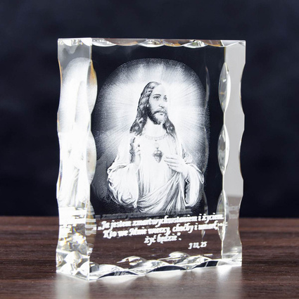 Trójwymiarowe (3D) zdjęcie Jezusa w szklanej statuetce NA PRYMICJE
